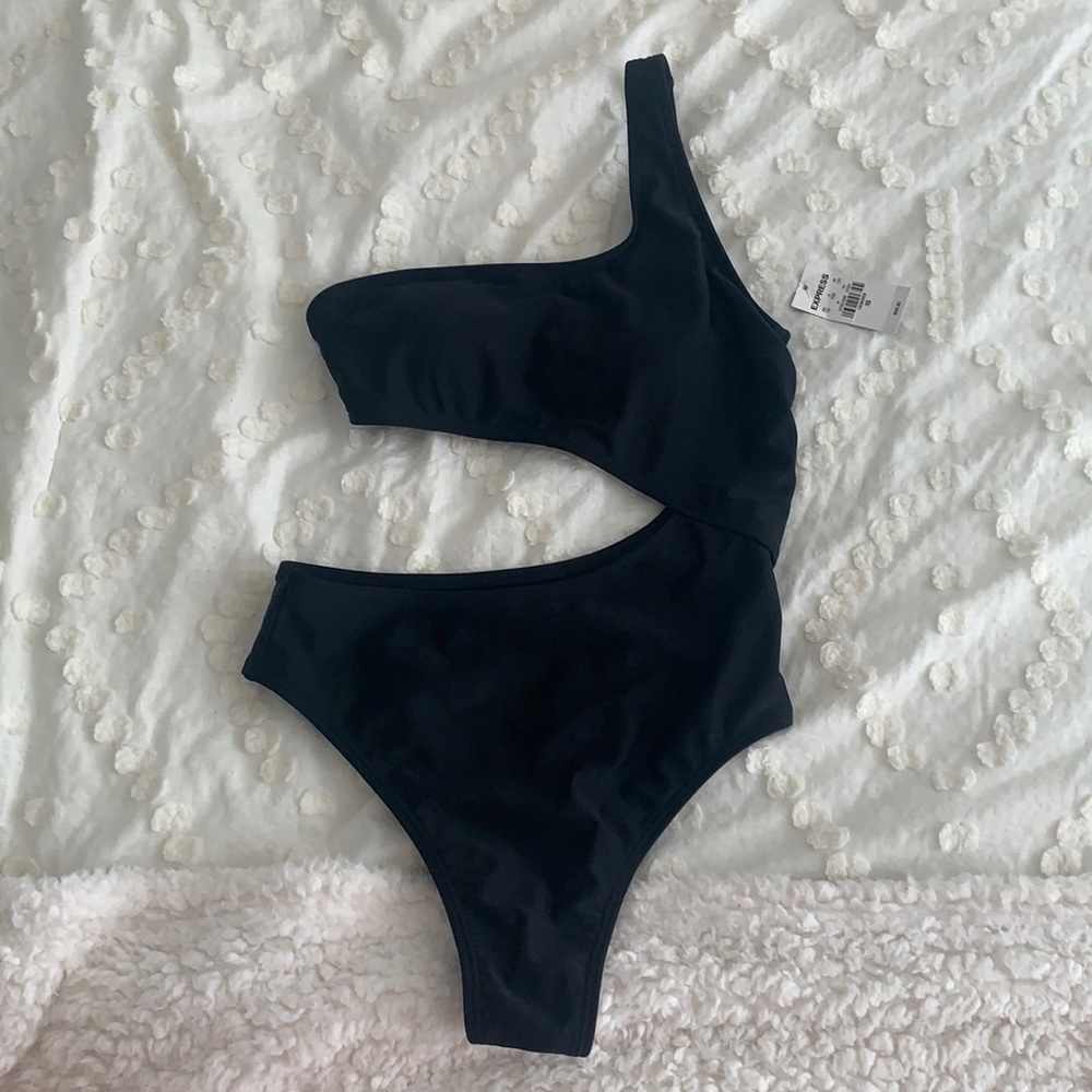 Women’s One Piece One Shoulder Cut Out Swimsuit!
